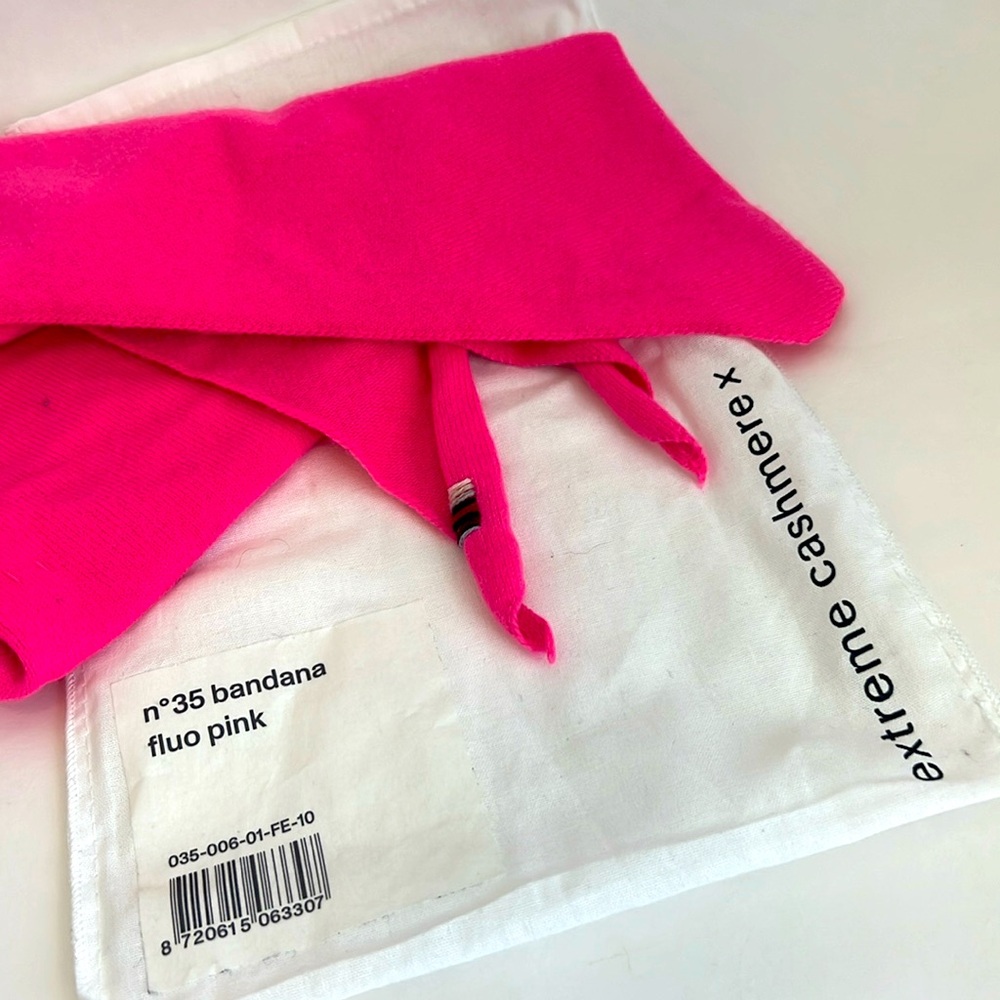 extreme cashmere no35 bandana fluo pink, luxury scarf NWT